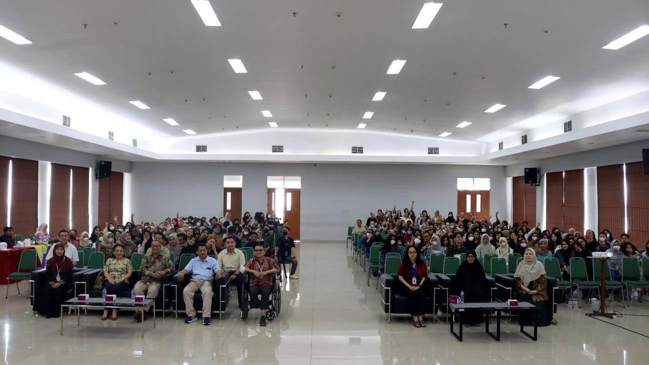 KULIAH UMUM “Strategi & Visi Bank dalam Era Berkelanjutan: Tantangan dan Peluang” KULIAH UMUM “Strategi & Visi Bank dalam Era Berkelanjutan: Tantangan dan Peluang”